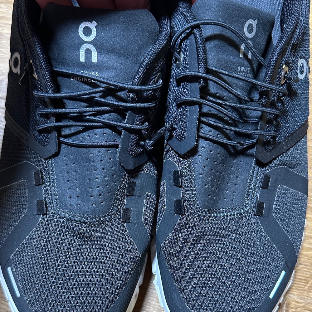 On Running Women’s Cloud 5 Black Athletic Shoes Size 10 - Picture 4 of 8